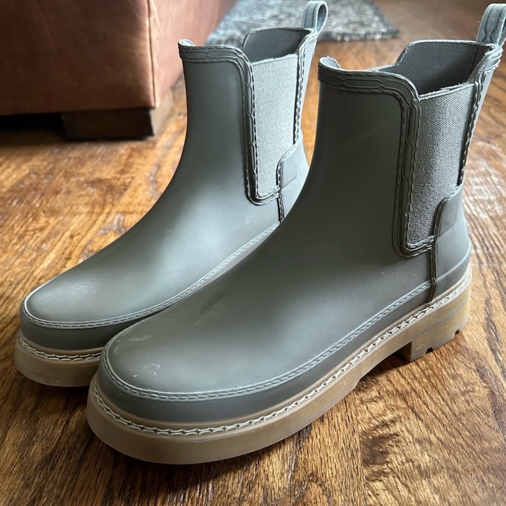 Size 9 Hunter Refined Stitch Detail Chelsea Boots